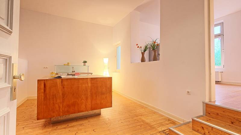 Loftartige Erdgeschoßwohnung mit großer Terrasse in Eimsbüttel